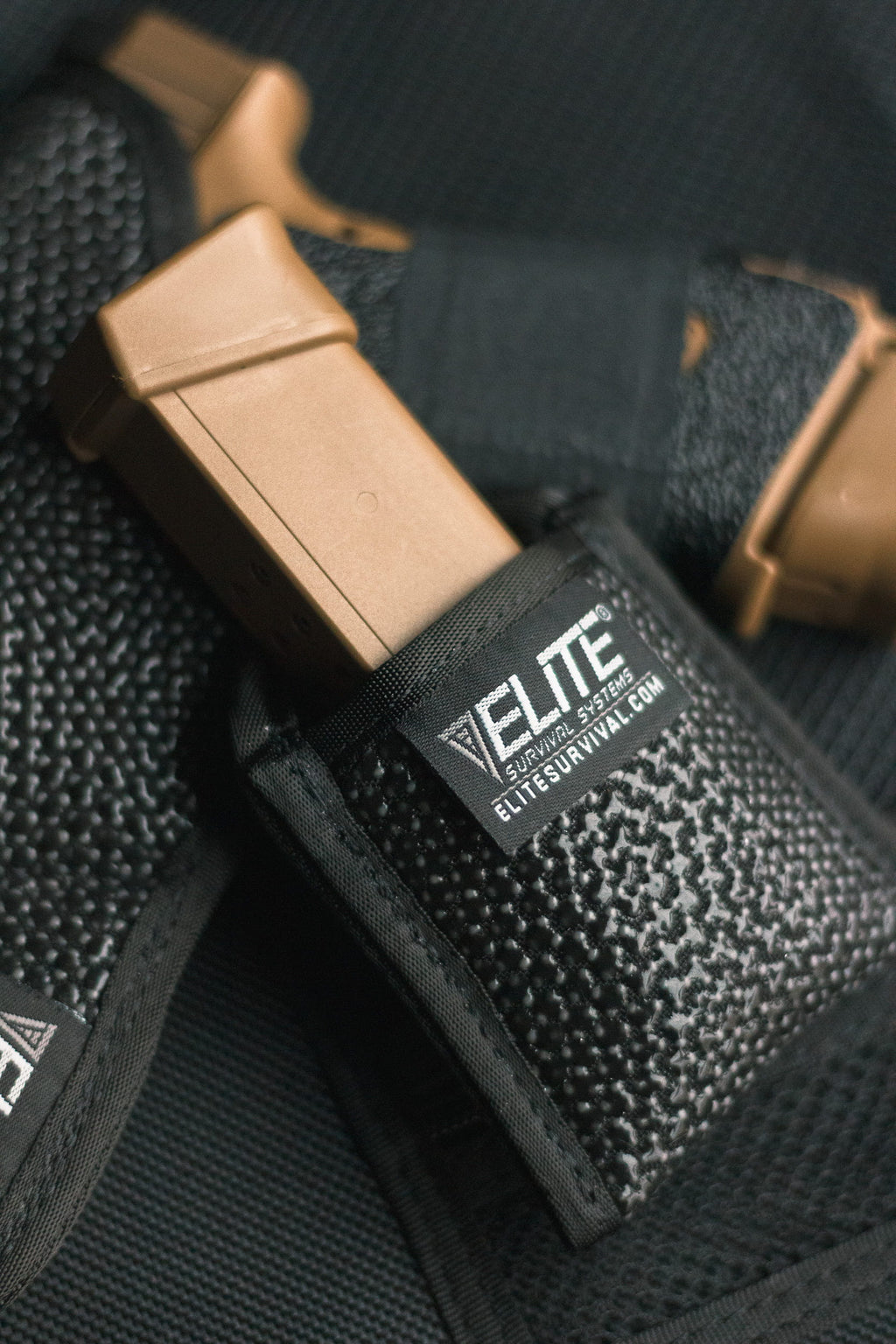 Mainstay non-slip magazine pouch for single or double stack magazine