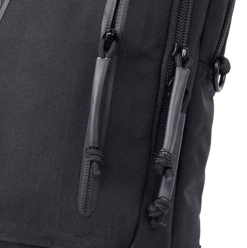 Avenger gunpack, up close zipper image